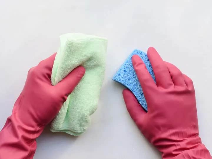 Jak usunąć klej do styropianu ze ściany bez uszkodzeń powierzchni