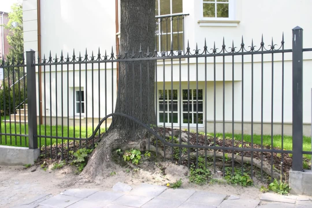 Najtańsze ogrodzenie – porównanie kosztów i najlepsze opcje dla Ciebie