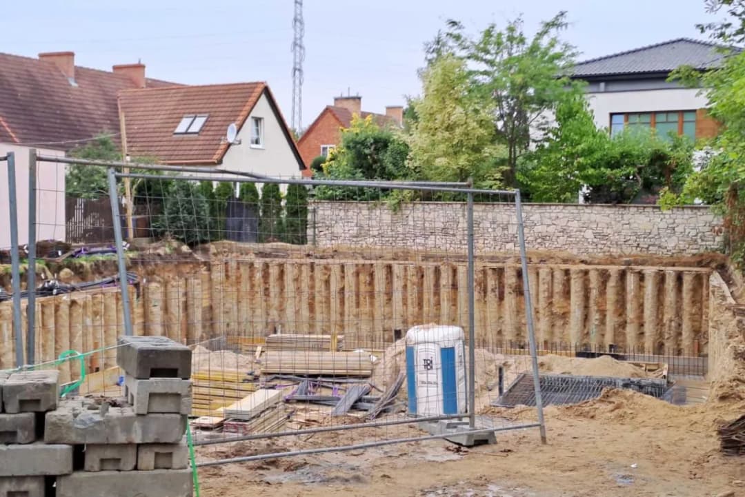 Ile stali na fundamenty? Kluczowe informacje i obliczenia, które musisz znać