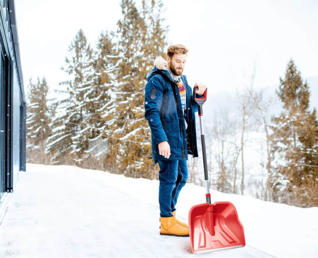 Skuteczne metody jak odśnieżyć podjazd i uniknąć trudności