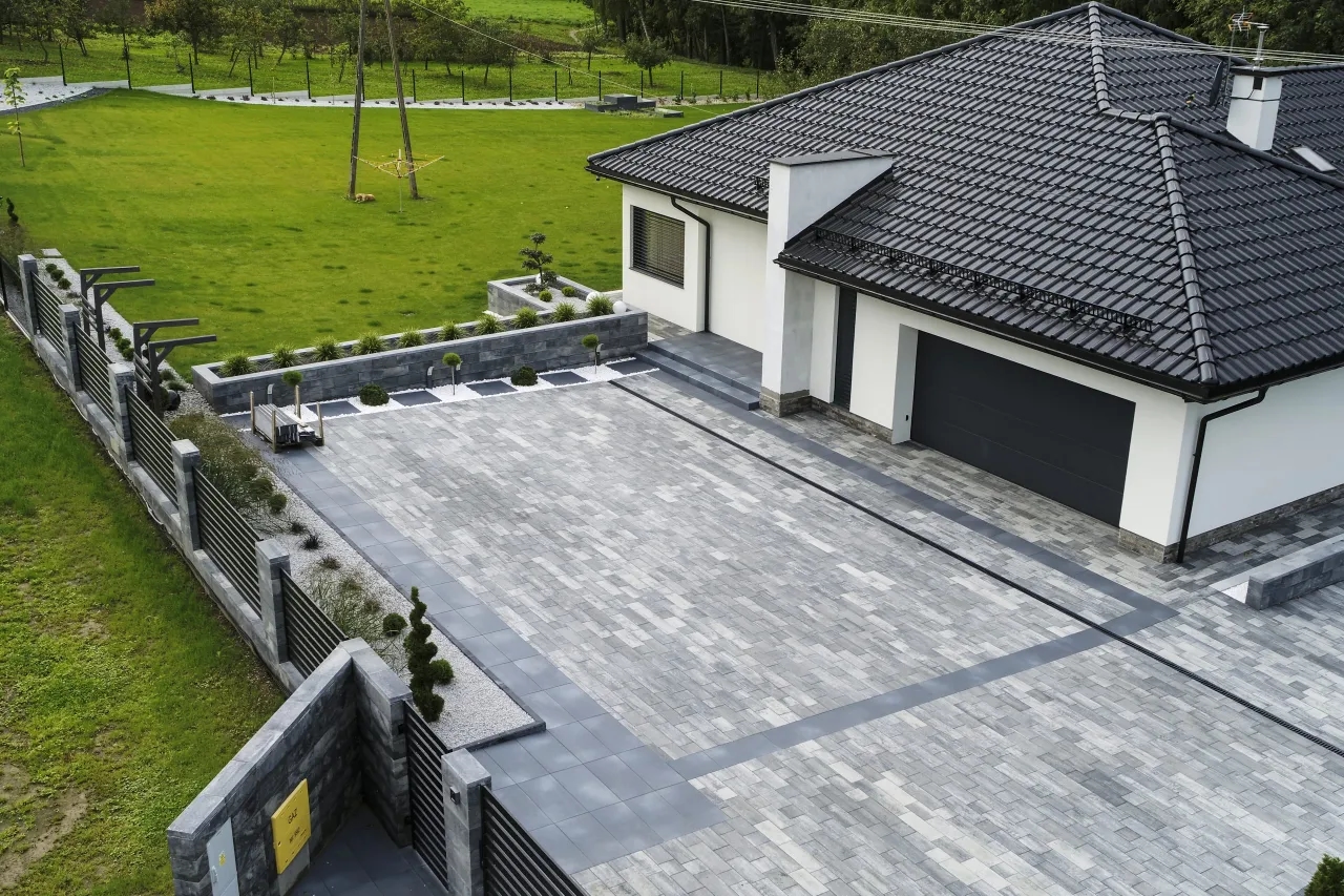 Jaka gruba kostka na podjazd? Oto, co musisz wiedzieć, aby nie żałować